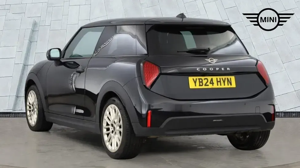 Used Mini Cooper Hatch 154 HP (113 kW) 2024 Black Hatchback