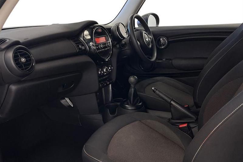 Used Mini ONE Hatch 102 HP (75 kW) 2016 Orange Hatchback