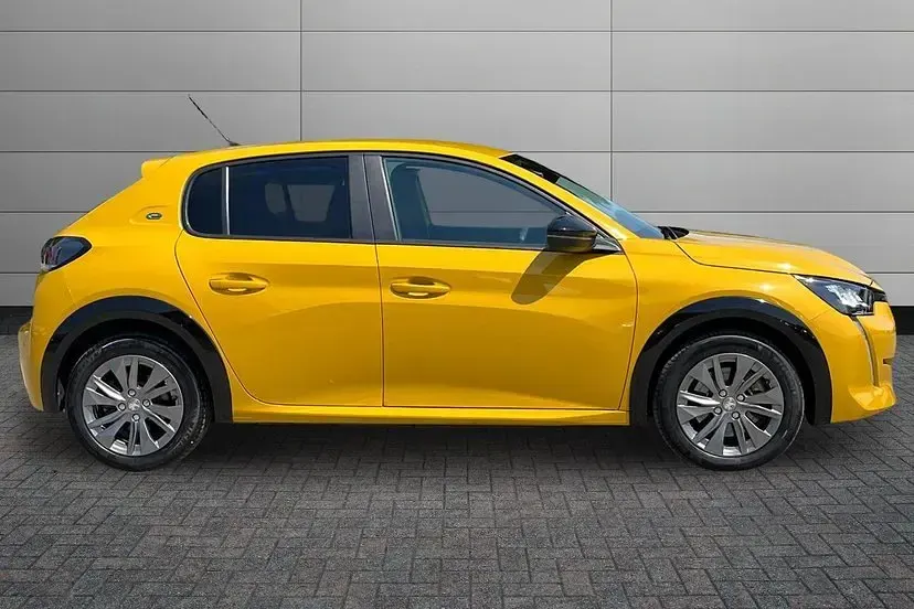 Used Peugeot e-208 Active+ 100 kW (136 HP) 2024 Yellow Hatchback