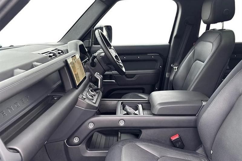 Used Land Rover Defender HSE Dynamic 249 HP (183 kW) 2024 Santorini black SUV