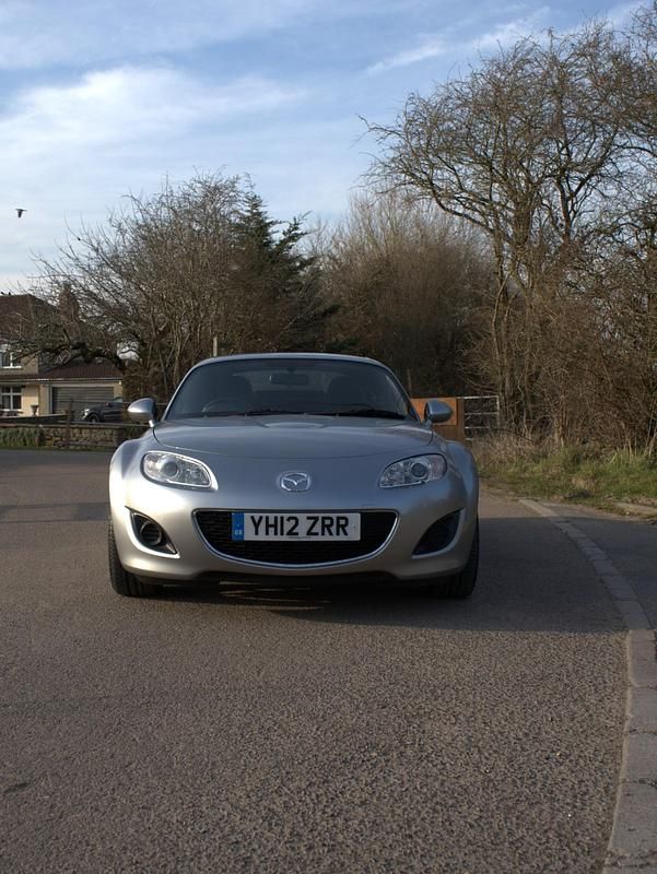 Usado Mazda MX5 125 HP (91 kW) 2012 Prateado Cabrios
