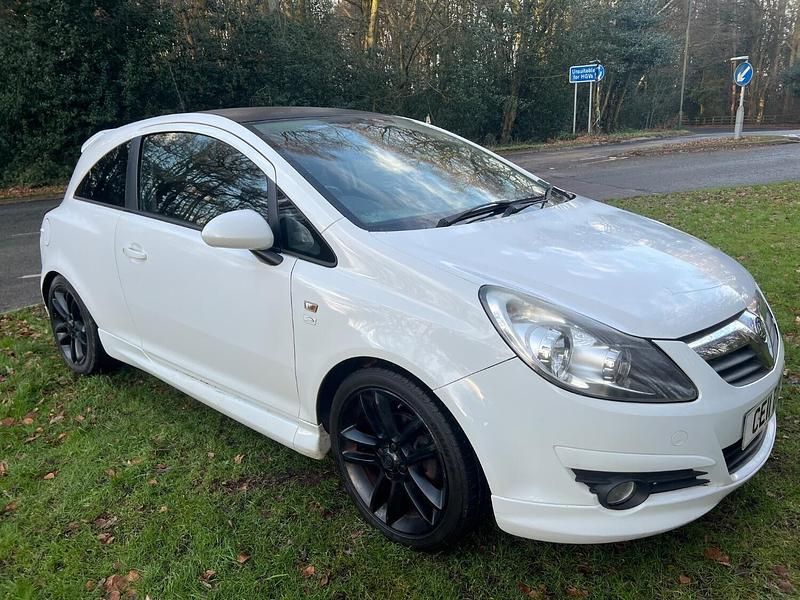 Used Vauxhall Corsa Edition 85 HP (62 kW) 2011 White Hatchback