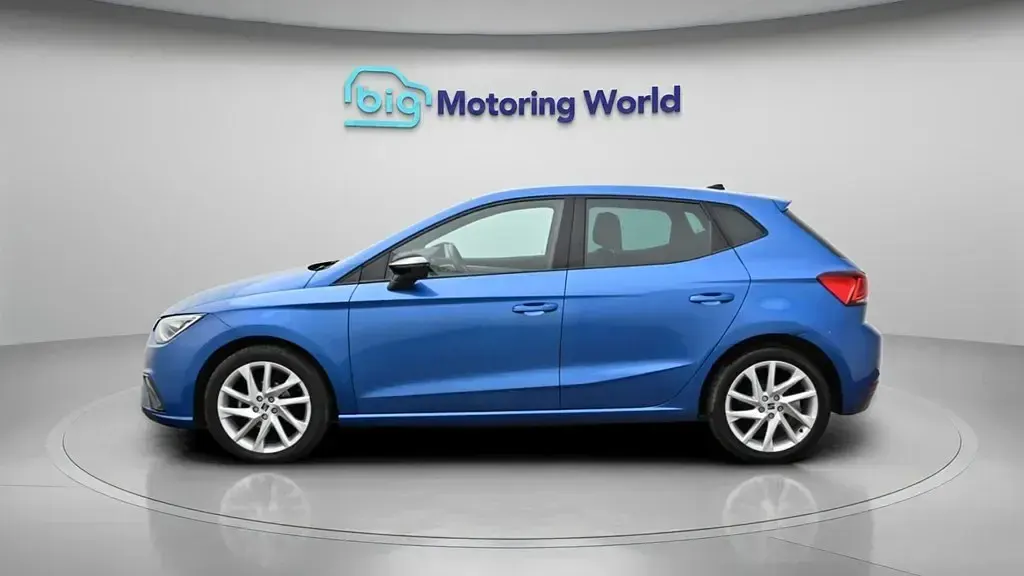 Używany Seat Ibiza FR 80 KM (58 kW) 2023 Niebieski Hatchback