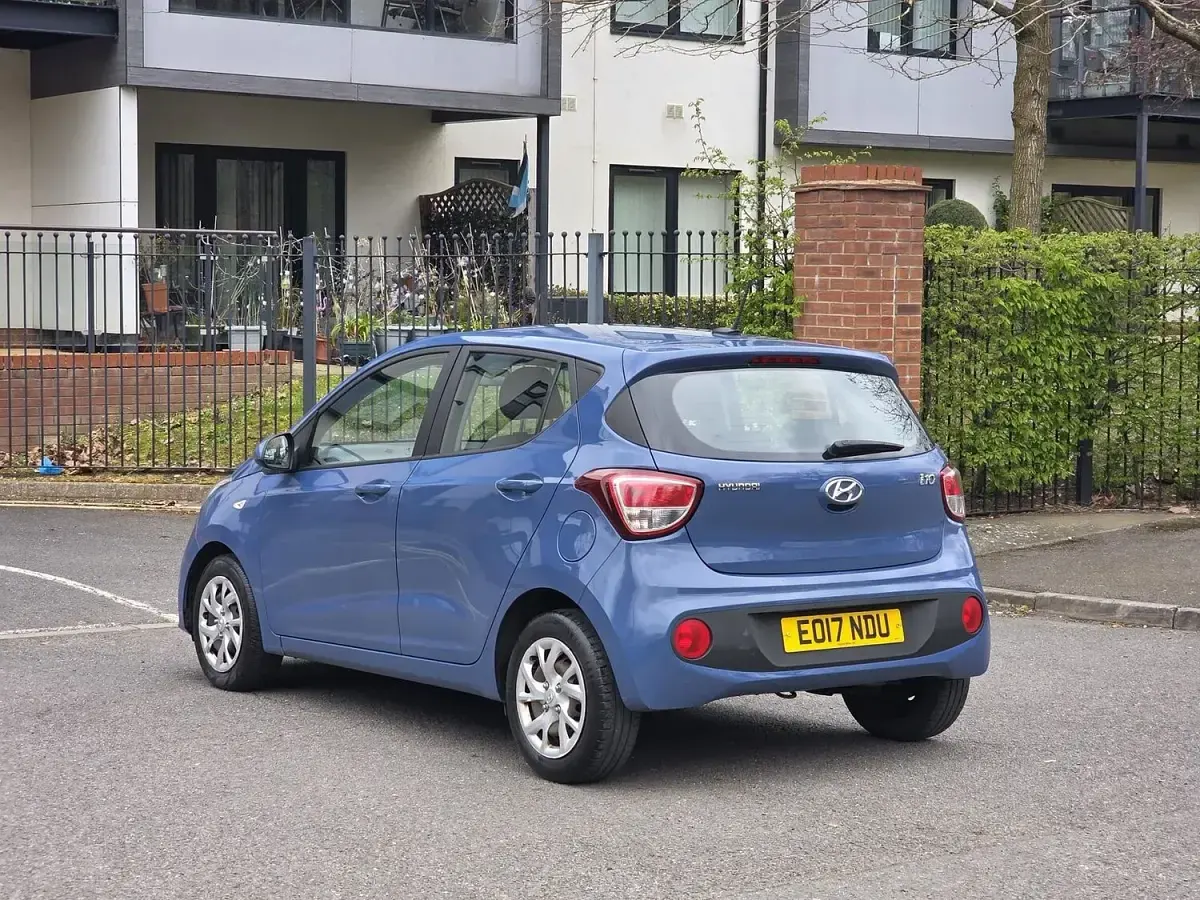 Used Hyundai i10 SE 87 HP (63 kW) 2017 Blue Hatchback