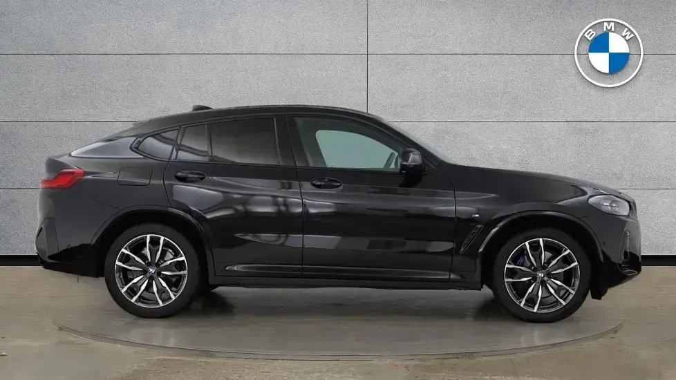 Gebraucht BMW X4 M Sport 190 PS (139 kW) 2025 Schwarz SUV