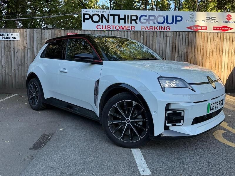 White/black New 2025 Renault R5 Iconic Hatchback | £26,545 (A bit pricey) - Image 1/4
