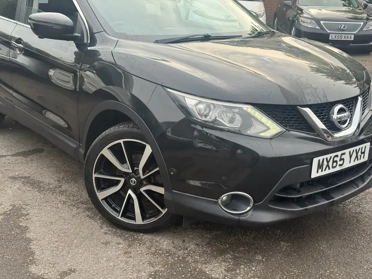 Used Nissan Qashqai Tekna 110 HP (80 kW) 2015 Black SUV