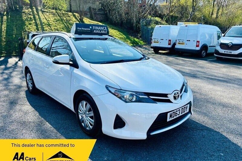 Used 2014 Toyota Auris Touring Sports Active Estate | £4,300 (Fair price) - Image 1/1