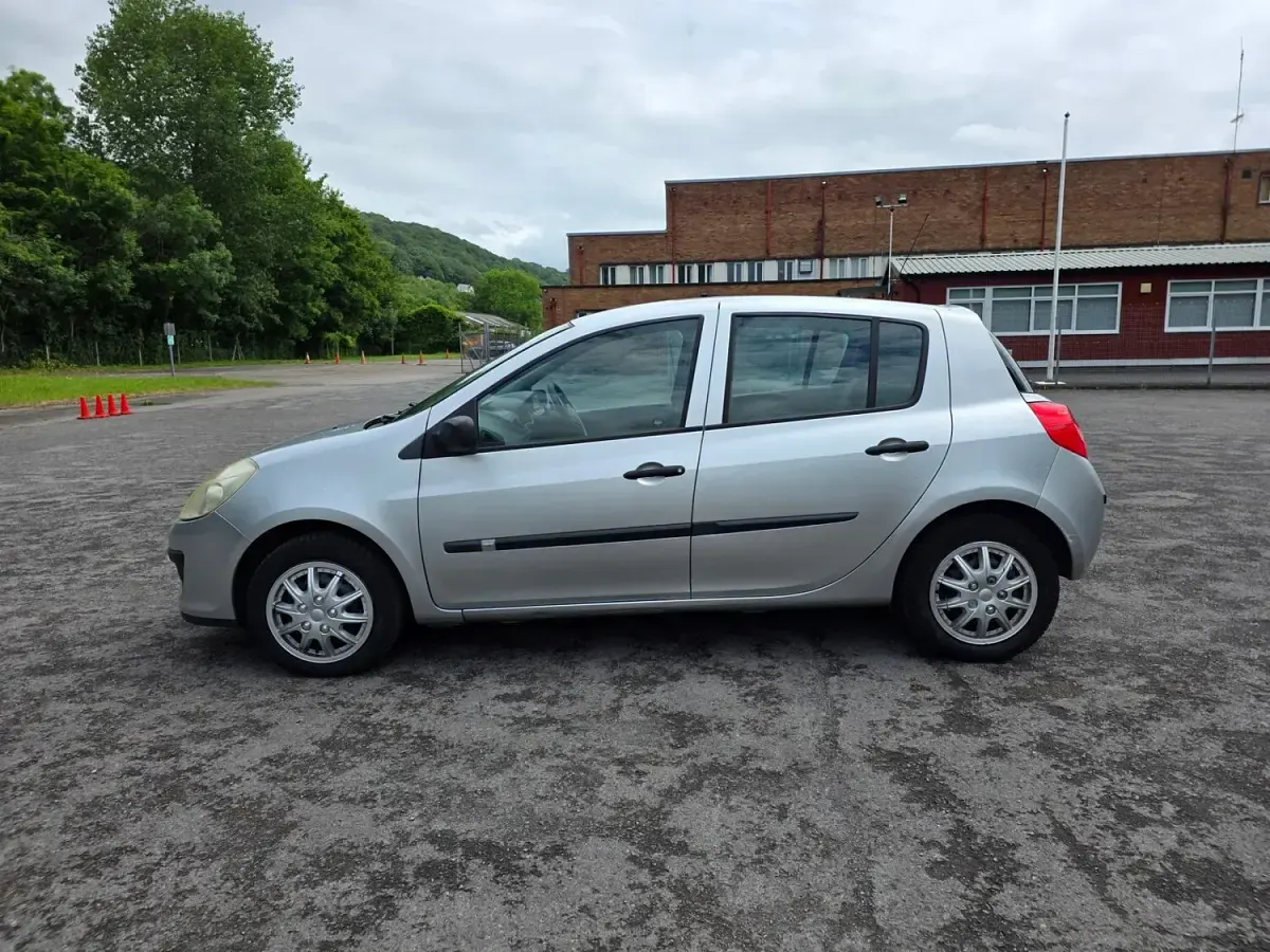 Used Renault Clio II Expression 2007 Silver Hatchback