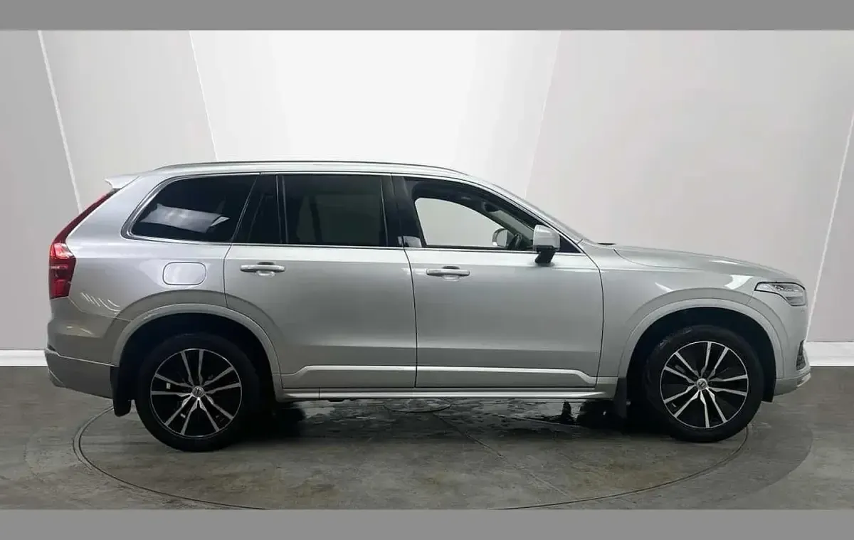 Used Volvo XC90 Momentum 235 HP (172 kW) 2020 Silver SUV