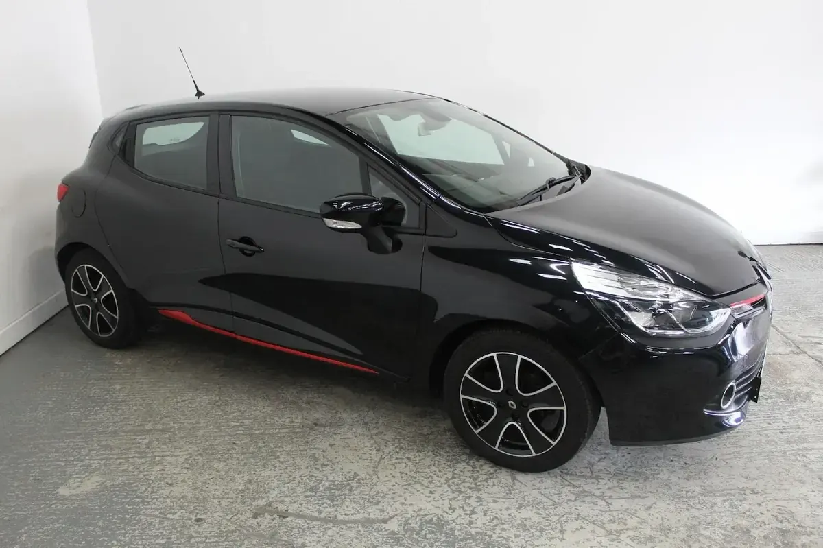 Used Renault Clio Dynamique 75 HP (55 kW) 2015 Black Hatchback
