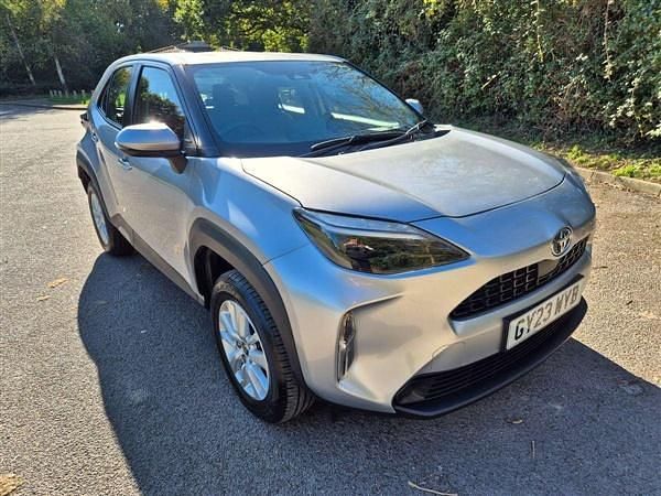 Silver Used 2023 Toyota Yaris Cross SUV | £18,990 (Good price) - Image 1/4