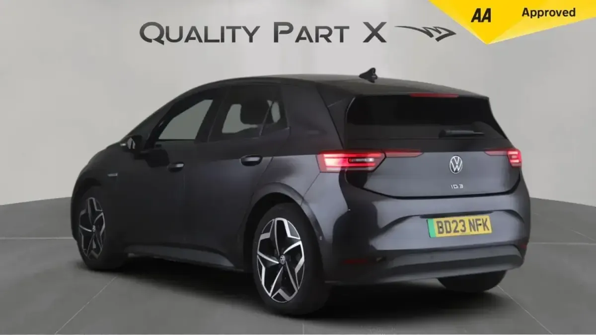 Begagnad VW ID.3 Pro 150 kW (204 HK) 2023 Grå Halvkombi
