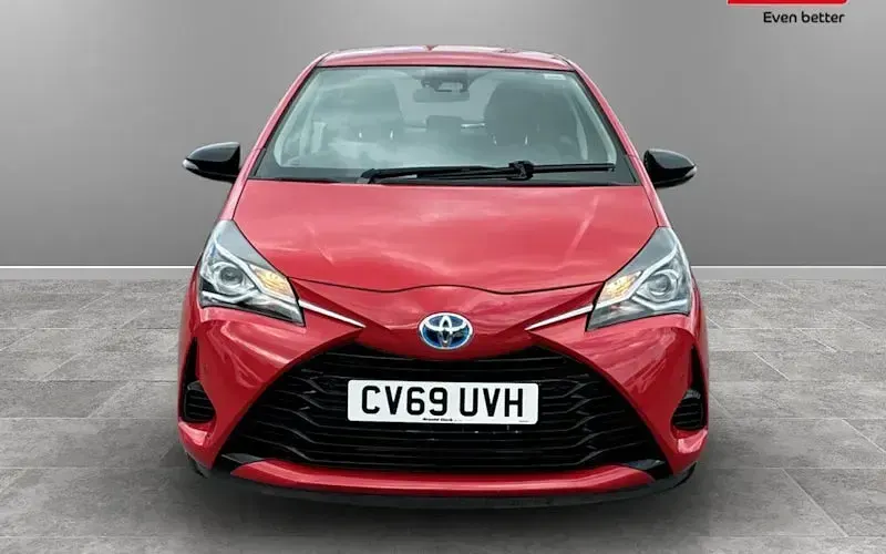 Used Toyota Yaris Hybrid Active 101 HP (74 kW) 2019 Hatchback