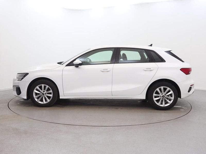 Begagnad Audi A3 Comfort 110 HK (80 kW) 2023 Vit Sedan