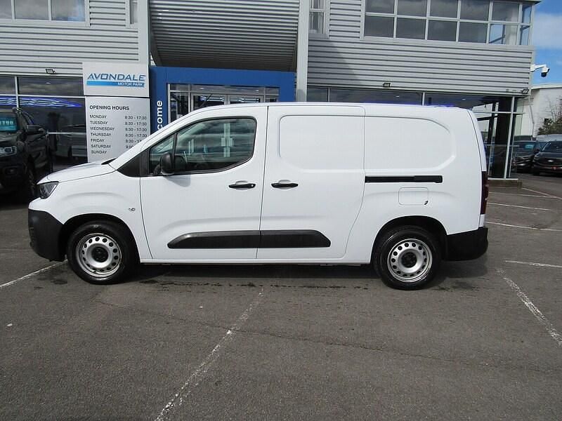 Used Peugeot Partner Premium 2023 White MPV