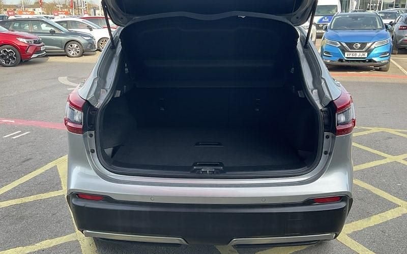 Used Nissan Qashqai Tekna 140 HP (102 kW) 2020 Silver SUV