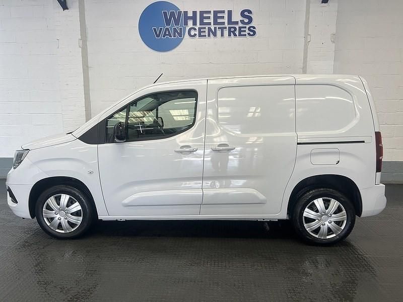 Used Vauxhall Combo S 100 HP (73 kW) 2023 White MPV