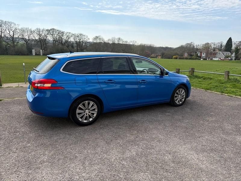 Used Peugeot 308 SW Allure 130 HP (95 kW) 2021 Blue Estate
