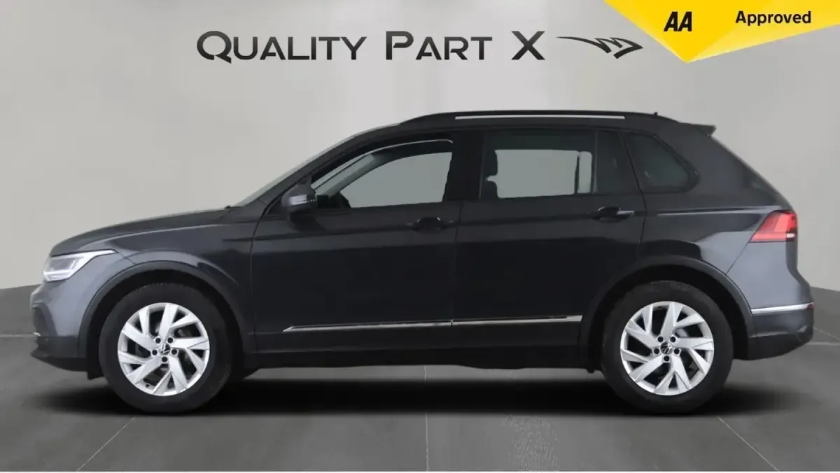 Usado VW Tiguan Life 150 CV (110 kW) 2022 Gris SUV