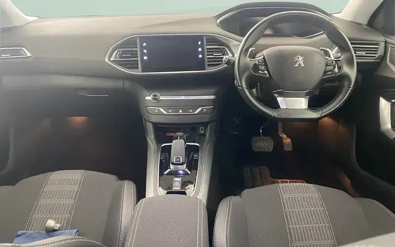 Used Peugeot 308 SW Allure 131 HP (96 kW) 2021 Blue Estate
