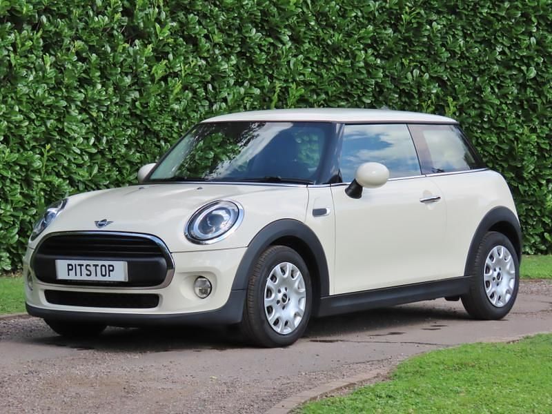 Used Mini ONE Classic 102 HP (75 kW) 2018 Pepper white Hatchback