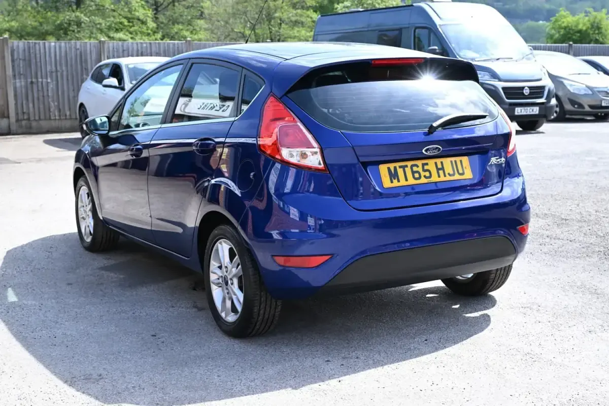 Usado Ford Fiesta Zetec 2015 Azul Citadino