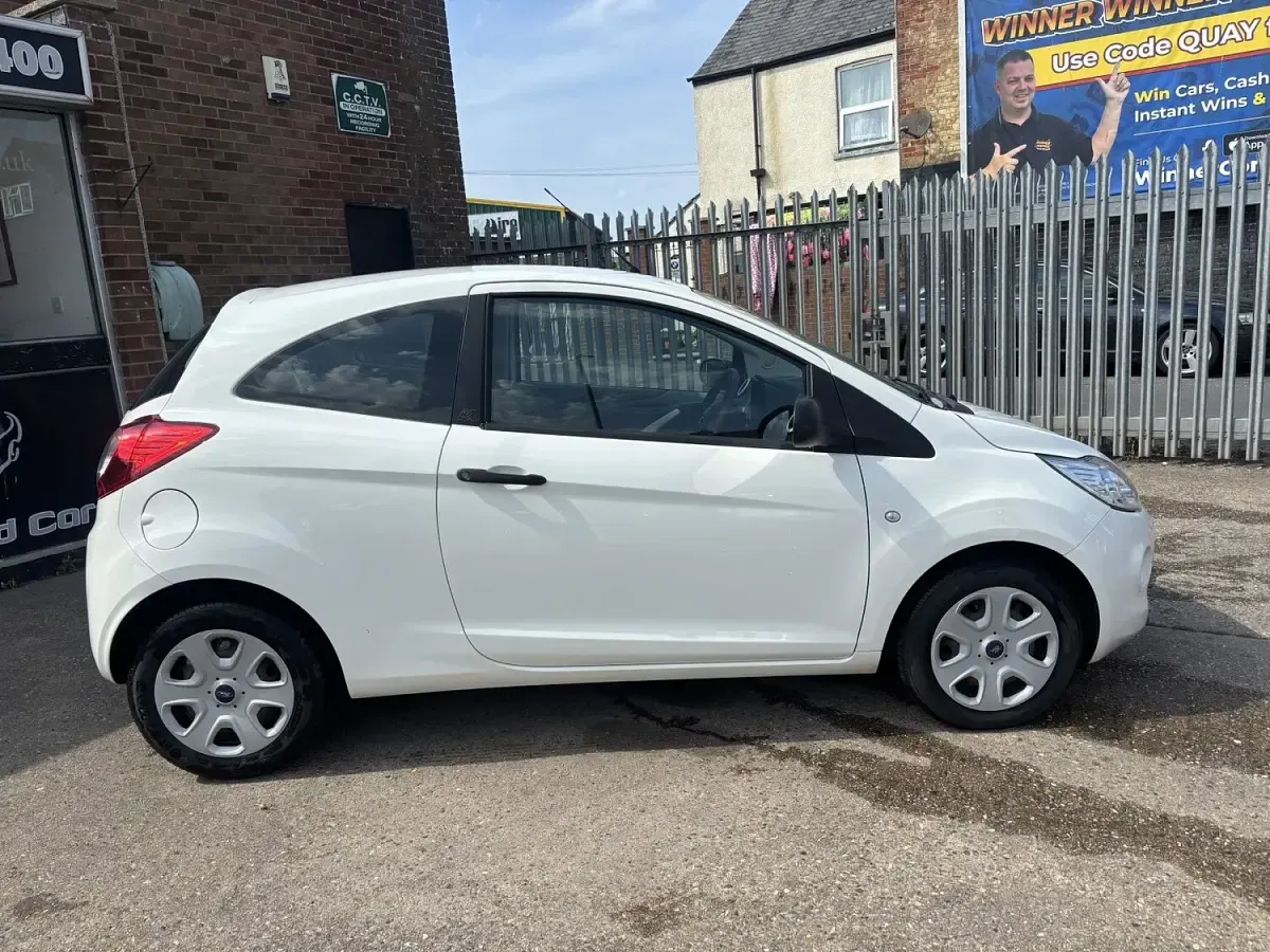 Used Ford Ka Studio 69 HP (50 kW) 2014 White Hatchback