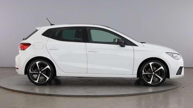 Used Seat Ibiza FR Sport 108 HP (79 kW) 2023 White Hatchback