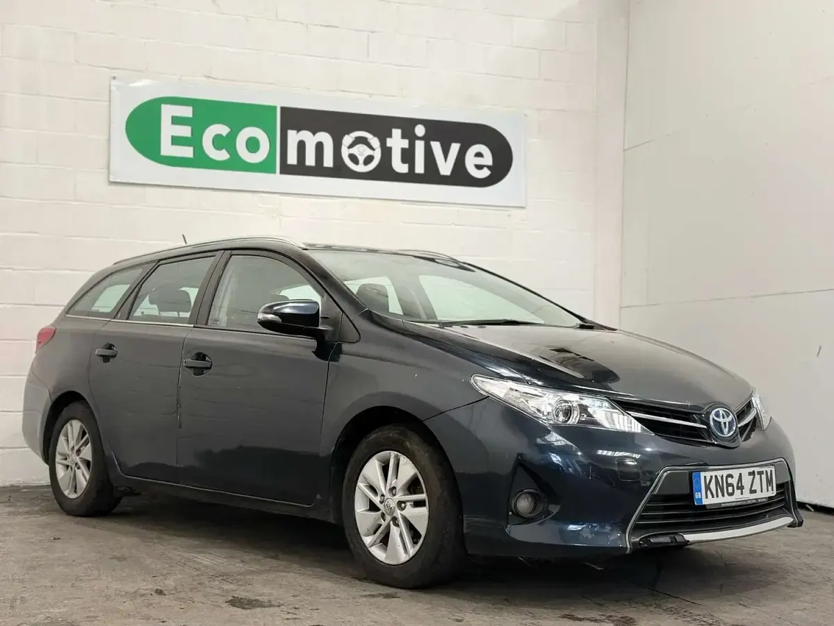 Used Toyota Auris Hybrid 136 HP (100 kW) 2014 Grey Estate