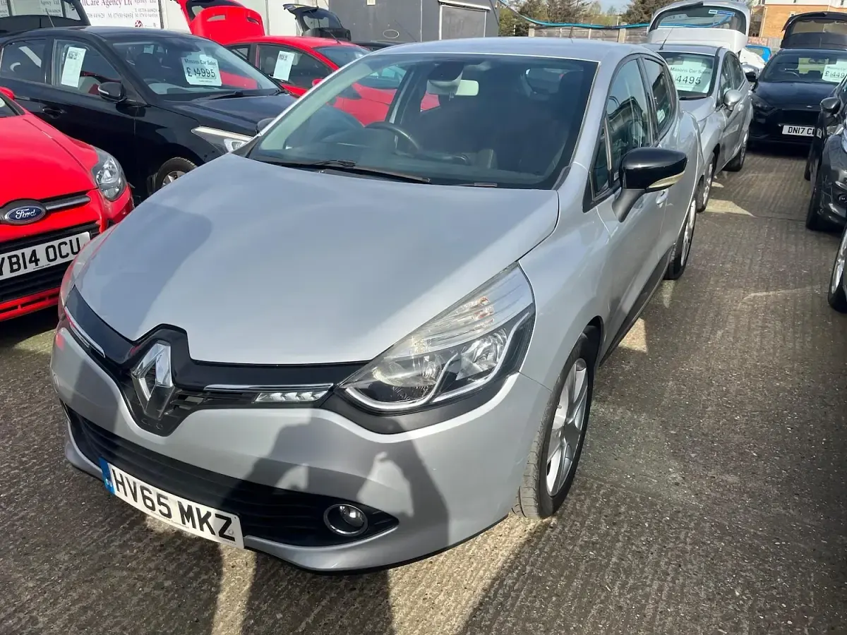 Used Renault Clio Dynamique 90 HP (66 kW) 2015 Silver Hatchback