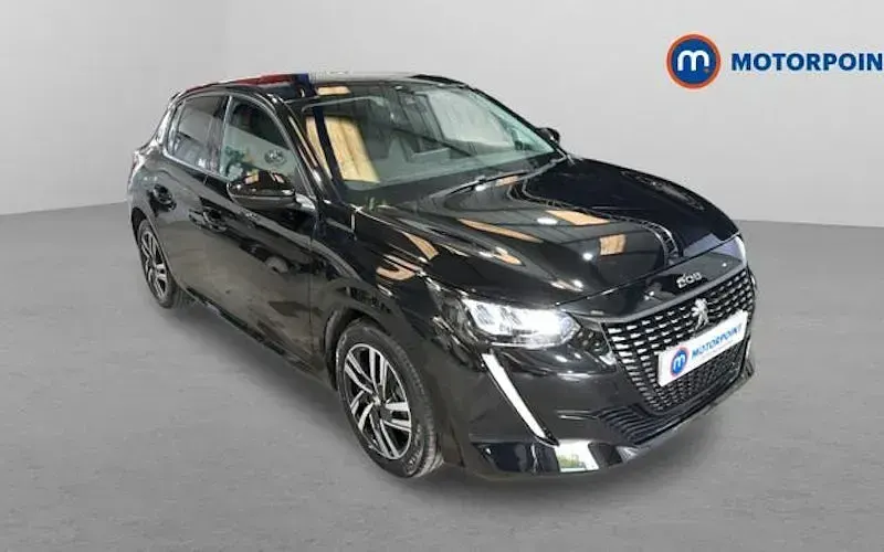 Begagnad Peugeot 208 Allure+ 102 HK (75 kW) 2023 Halvkombi