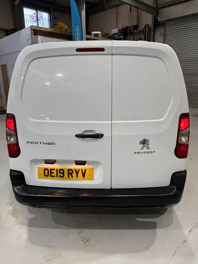 Begagnad Peugeot Partner 2019 Vit Minibuss