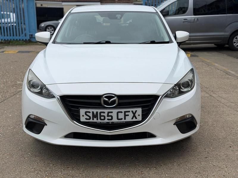 Used Mazda 3 100 HP (73 kW) 2015 White Hatchback