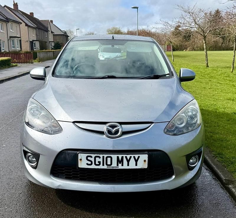 Begagnad Mazda 2 2010 Silver Halvkombi