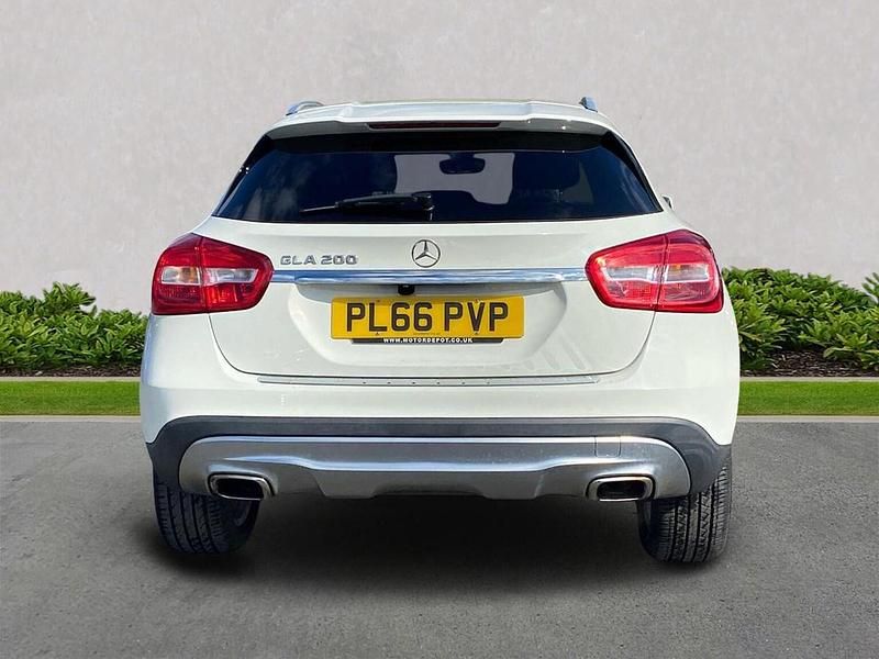 Used Mercedes GLA200 156 HP (114 kW) 2016 White SUV