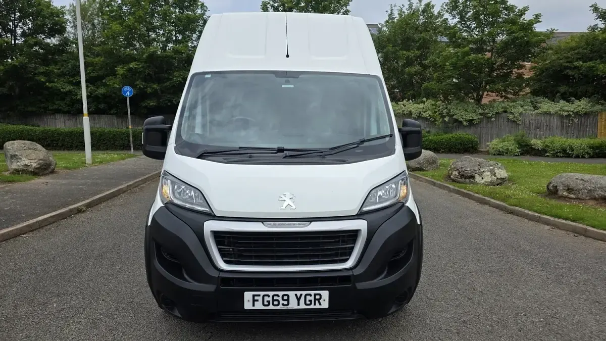 Used Peugeot Boxer 140 HP (102 kW) 2019 White Van