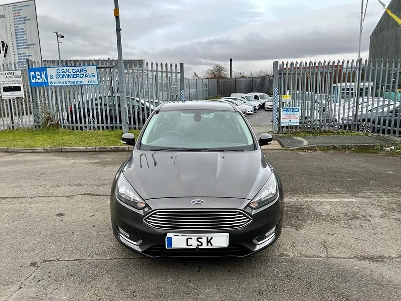 Used Ford Focus Zetec 120 HP (88 kW) 2016 Grey Hatchback