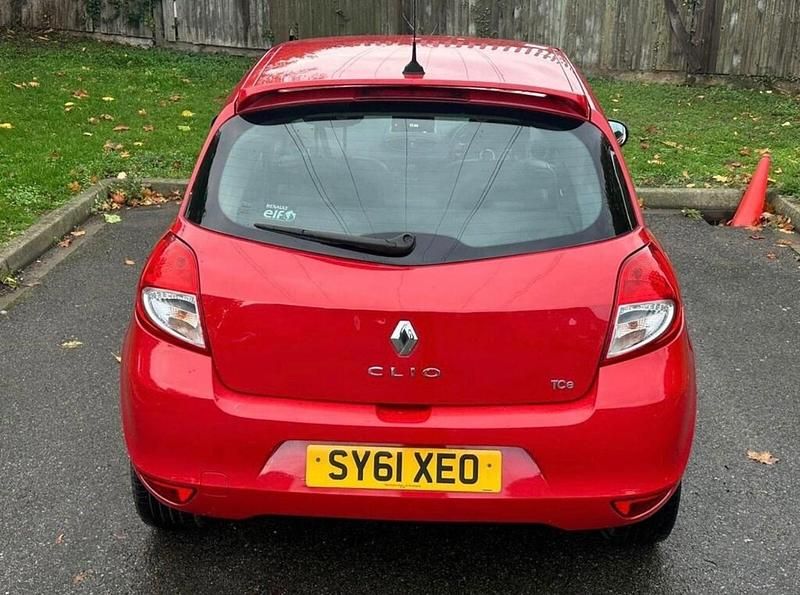 Used Renault Clio II Dynamique 2011 Red Hatchback