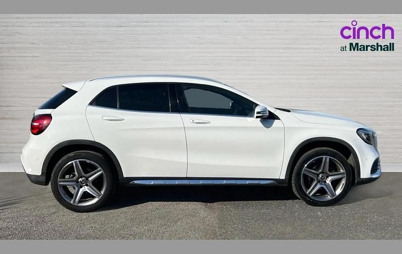 Used Mercedes GLA200 AMG Line Premium 154 HP (113 kW) 2018 White SUV