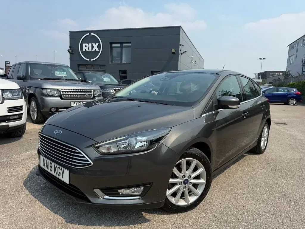 Used Ford Focus Titanium 120 HP (88 kW) 2018 Grey Hatchback