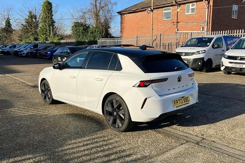 Used Vauxhall Astra 114 kW (156 HP) 2024 White Hatchback
