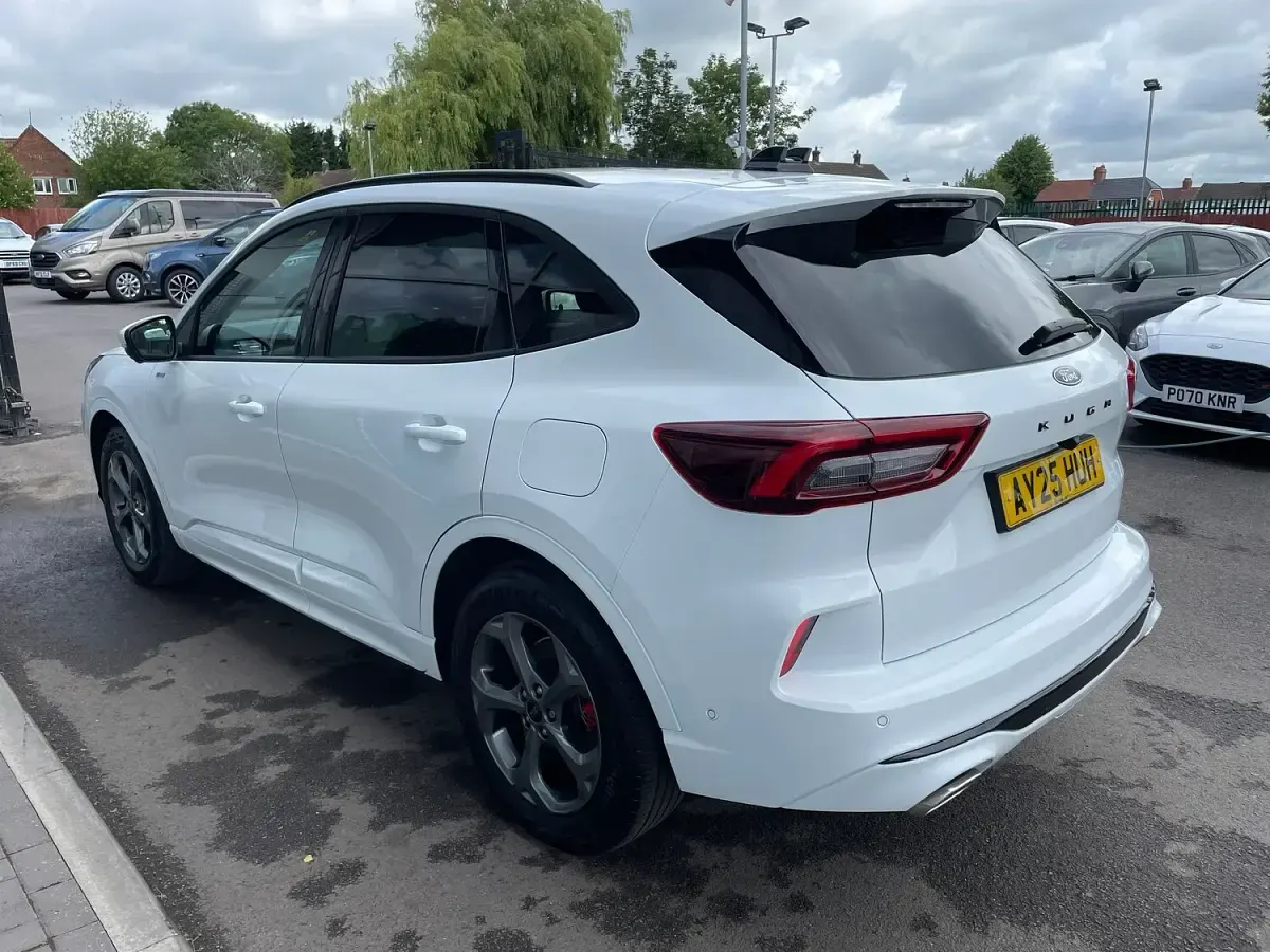 Used Ford Kuga ST-Line 150 HP (110 kW) 2025 White SUV