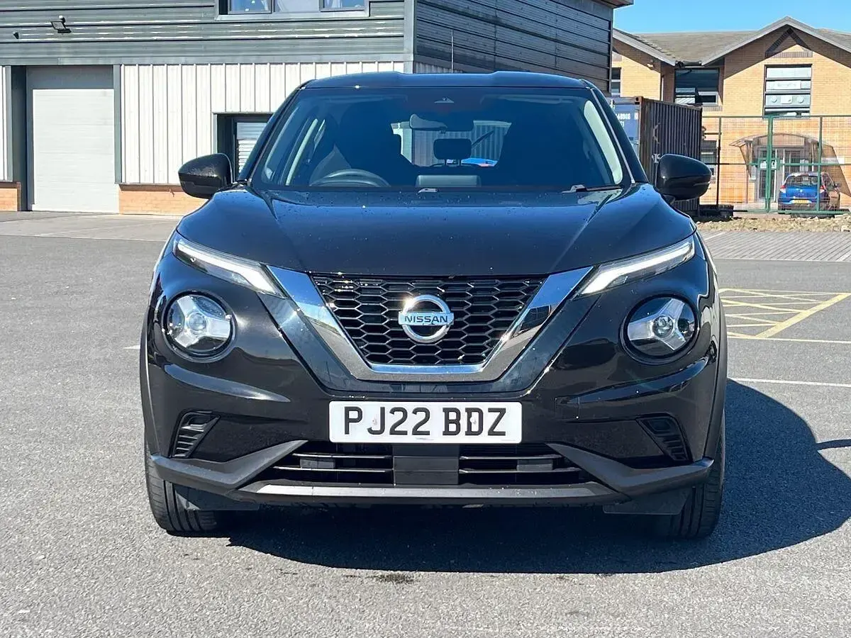 Używany Nissan Juke Acenta 114 KM (83 kW) 2022 Czarny SUV