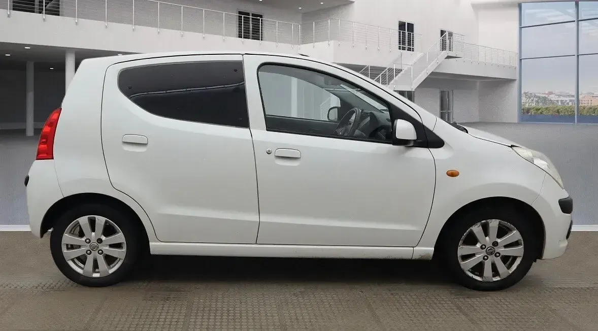 Used Nissan Pixo N-TEC 68 HP (50 kW) 2012 White Hatchback