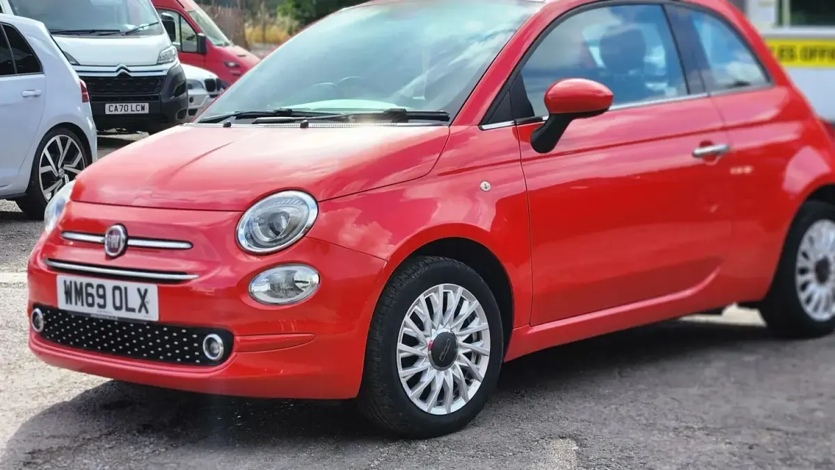Usado Fiat 500 Lounge 69 HP (50 kW) 2020 Rosa Citadino