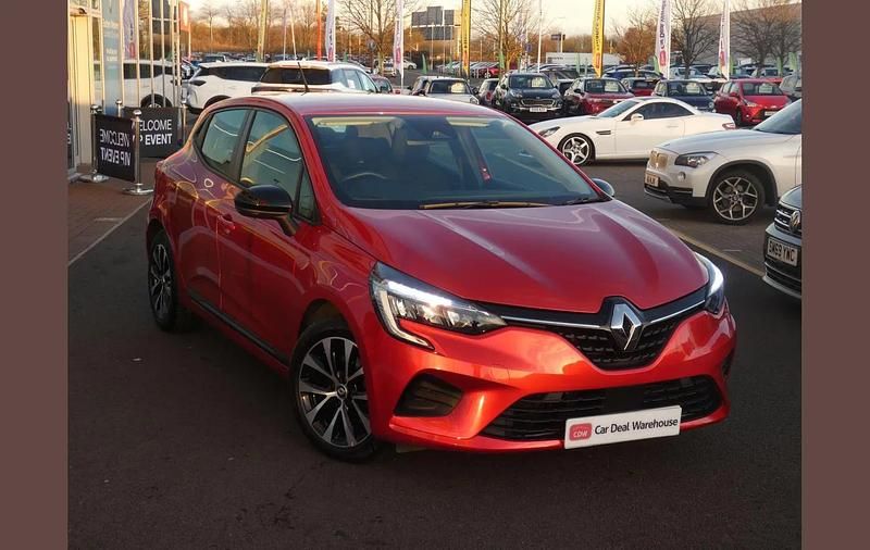 Red Used 2022 Renault Clio V Evolution Hatchback | £13,899 (Good price) - Image 1/4
