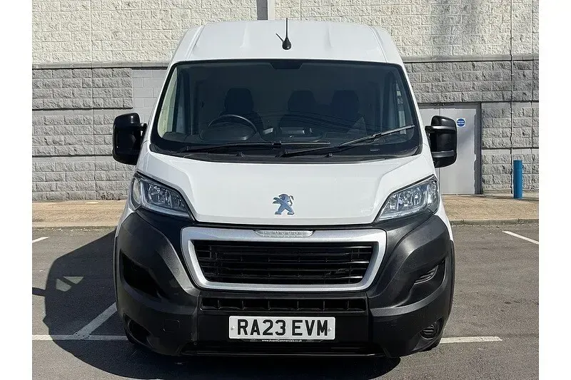 Used Peugeot Boxer Premium 140 HP (102 kW) 2023 White Van