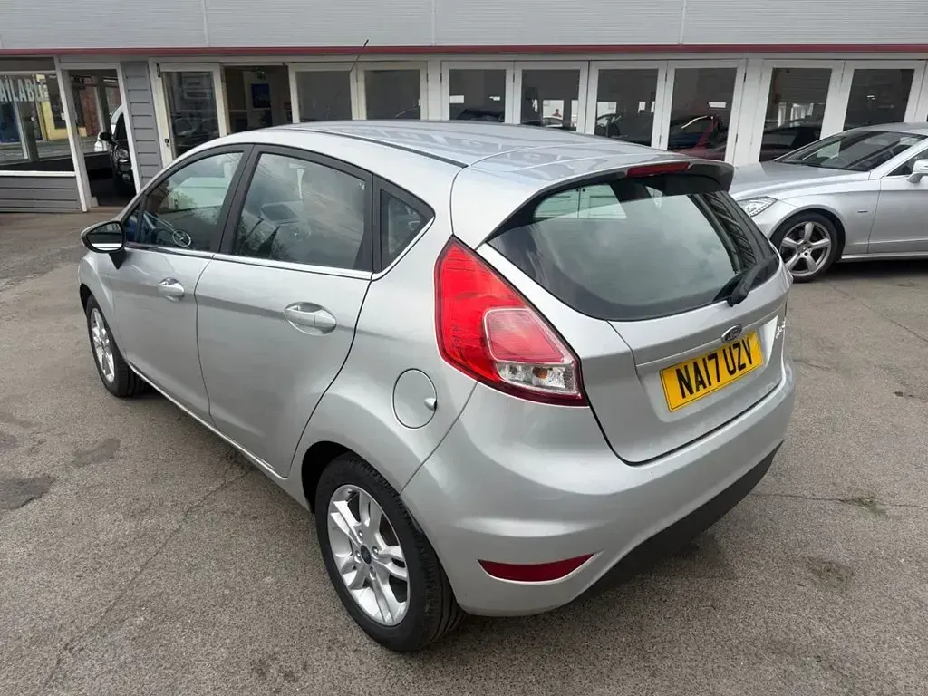 Used Ford Fiesta Zetec 82 HP (60 kW) 2017 Silver Hatchback