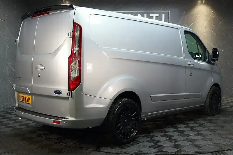 Usado Ford Transit Custom Limited 130 CV (95 kW) 2020 Plateado Van